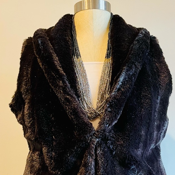 Multi strand Loft duel color bead Necklace - Picture 6 of 6